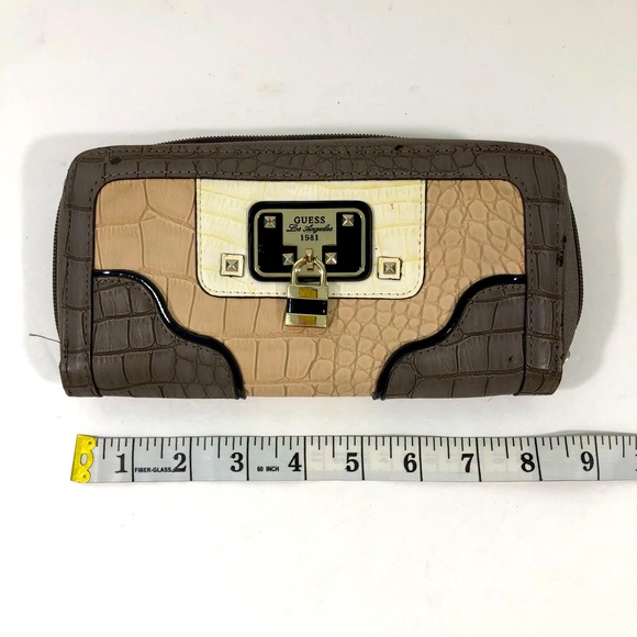Guess Wallet - Picture 1 of 4